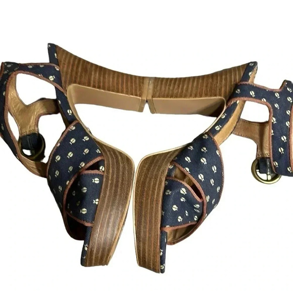 Fossil blue with ivory lady bugs , open toe,canvas heel , strappy, block heel 4” - Picture 12 of 13